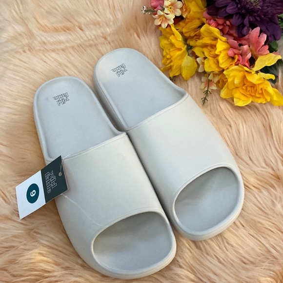 Shoes - Slide Shoes Sz 9-10 Robbie Women’s Off White In Color Marked Sz 9 NEW!